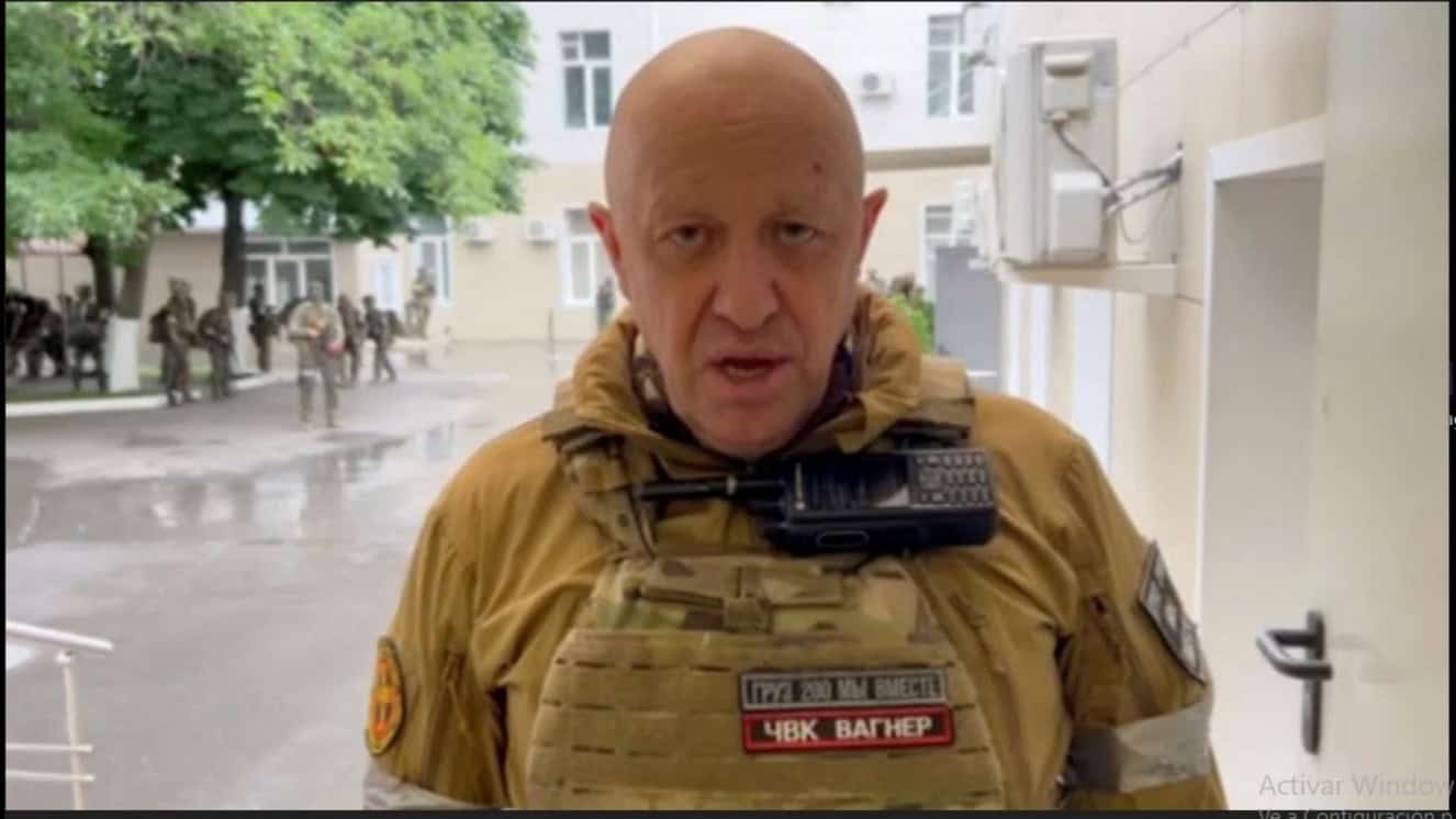 The leader of the Wagner Group, Yevgeny Prigozhin is making an announcement claiming that the Moscow army killed a large number of his mercenaries.
