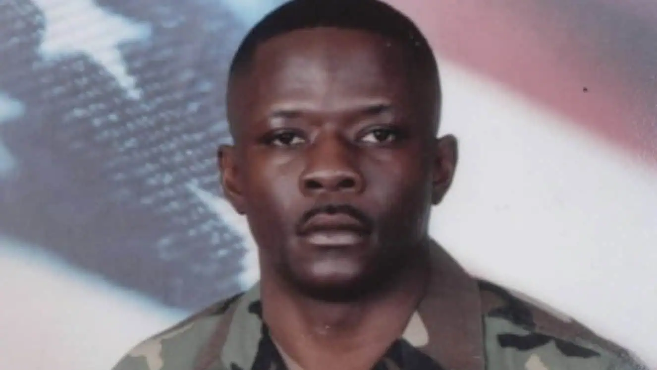 Picture of Alwyn Cashe with a flag in the background.