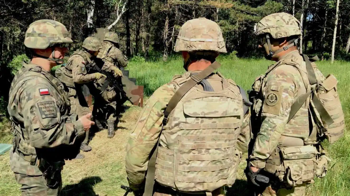 Lt. Golaszewski from the Polish 15th Mechanized Brigade instructs the US Army Soldiers.