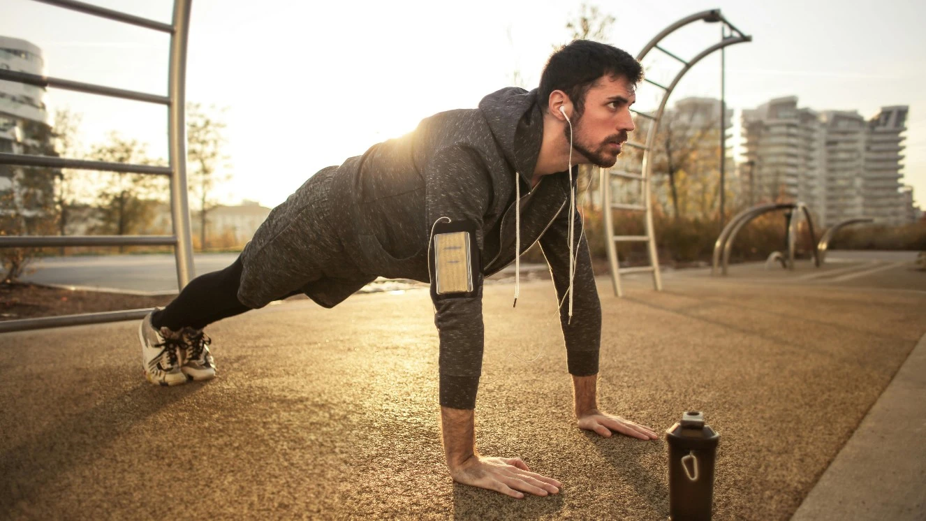 A man exercising to avoid mens health issues.