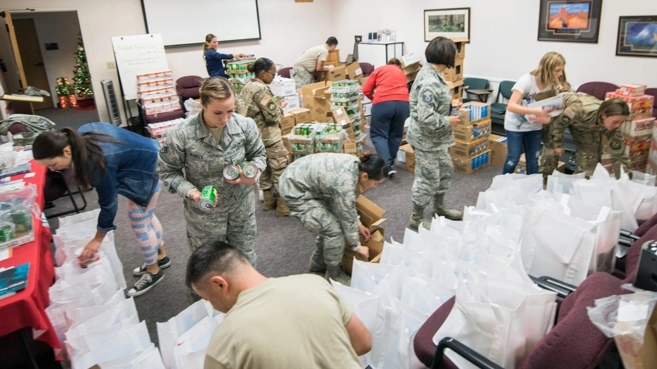 olunteers help prepare meals for Operation Homefront at the Airmen and Family Readiness Center, Travis Air Force Base, Calif., Dec. 6, 2017.